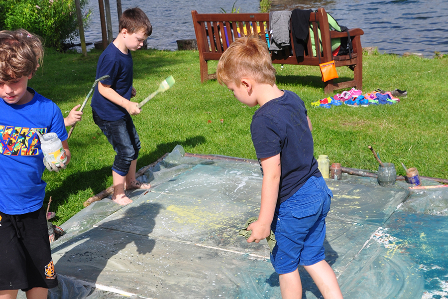 Kinder aus dem Hort "Future Kids" beim Spielen